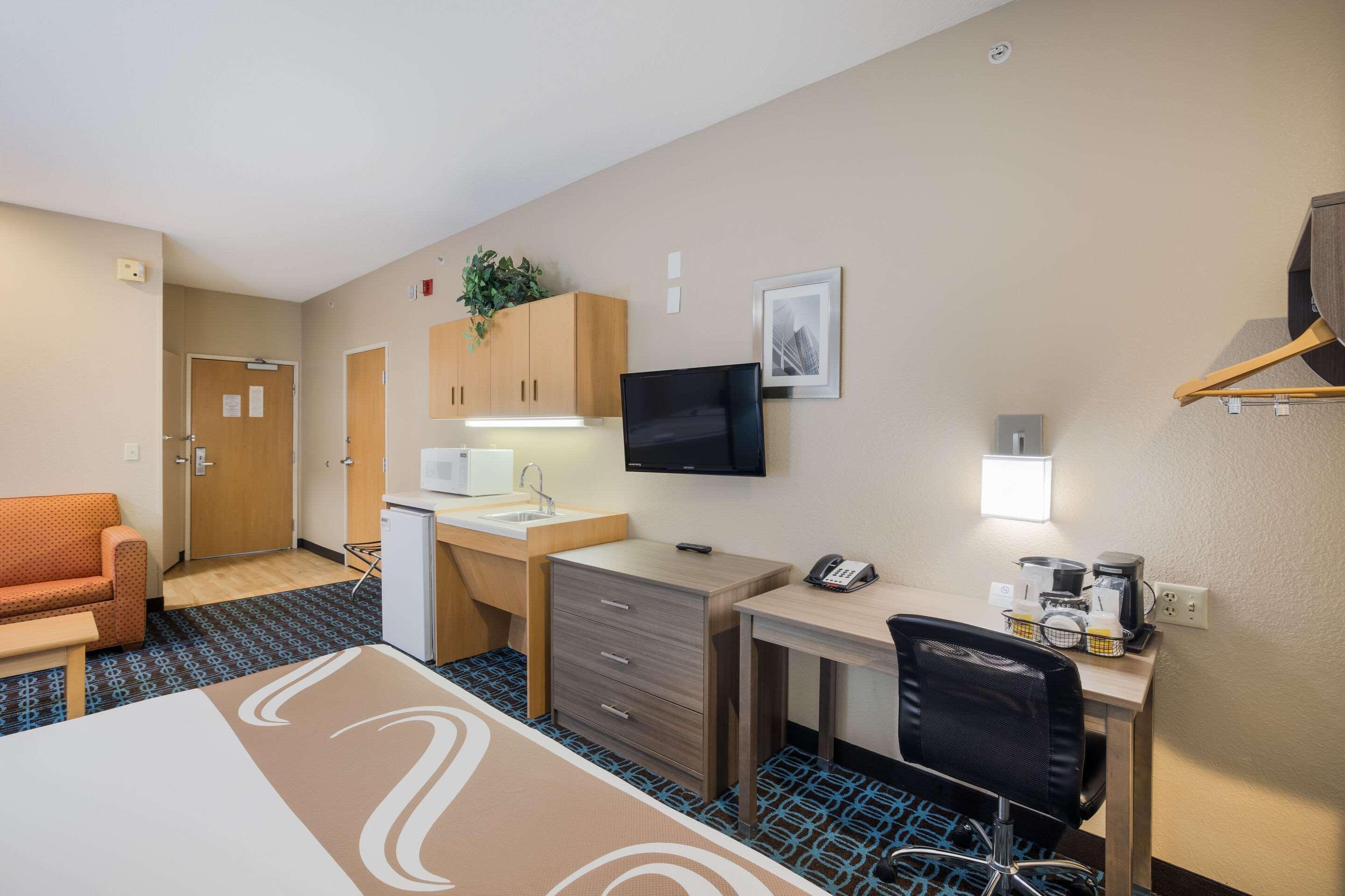 Sonesta Essential Hotel Blue Springs Exterior photo
