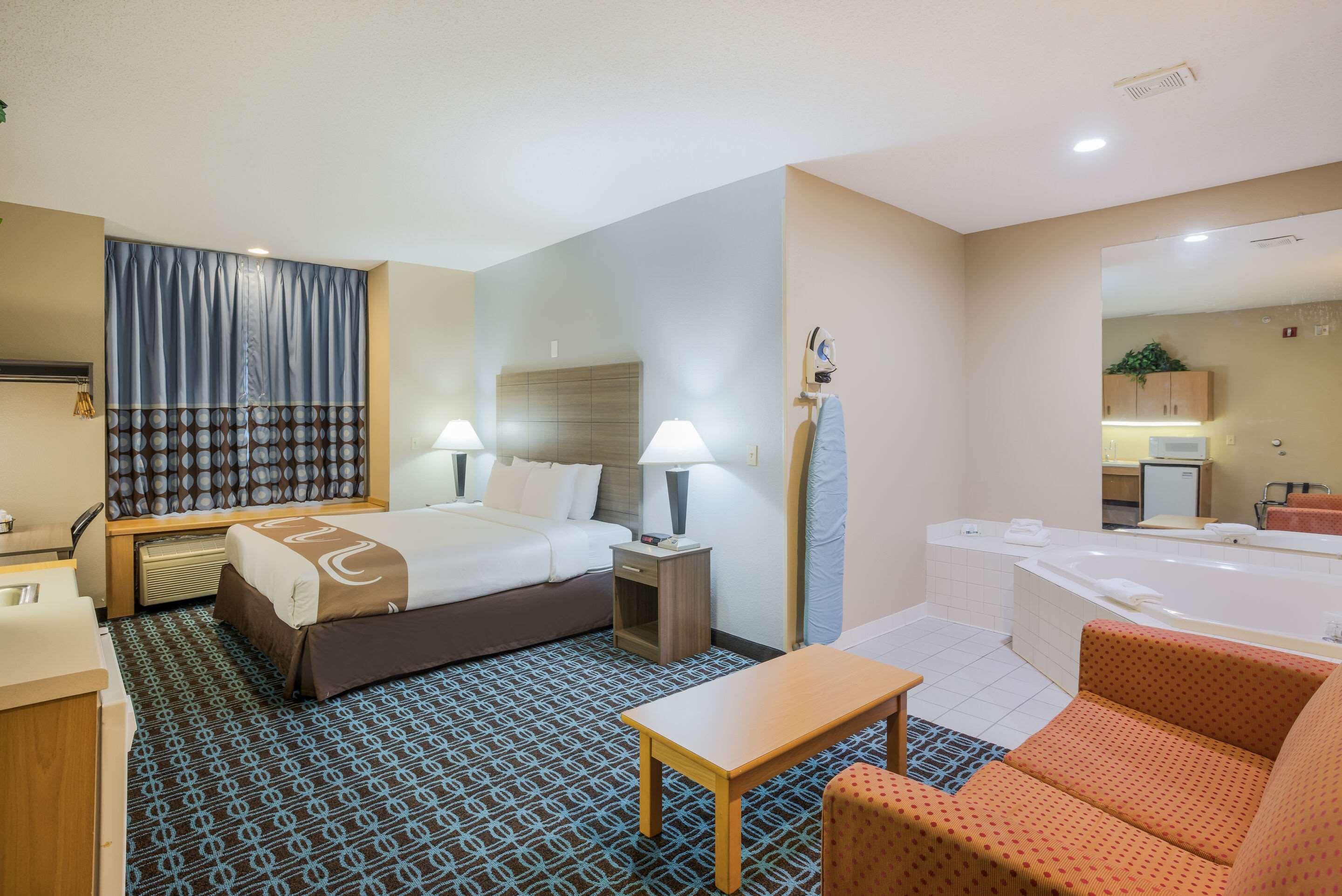Sonesta Essential Hotel Blue Springs Exterior photo