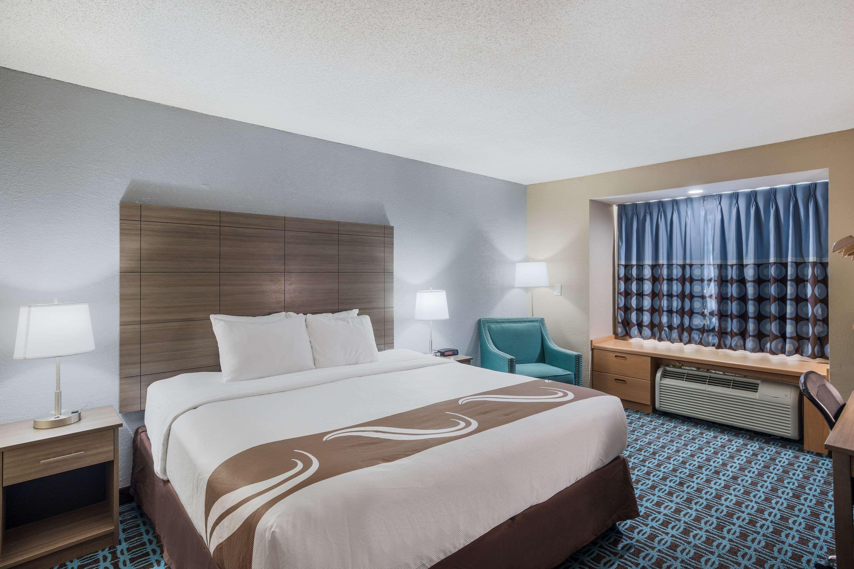 Sonesta Essential Hotel Blue Springs Exterior photo