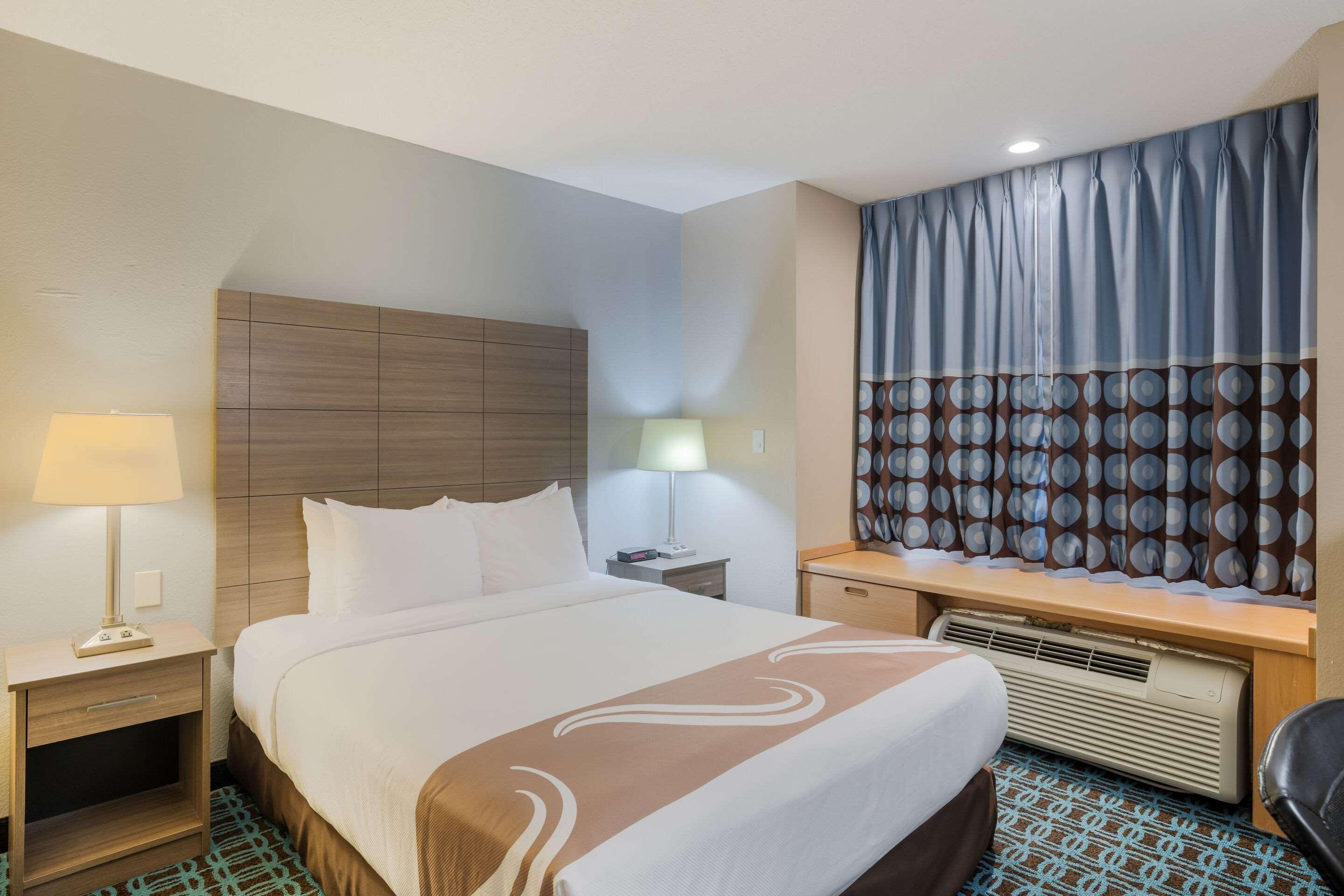 Sonesta Essential Hotel Blue Springs Exterior photo