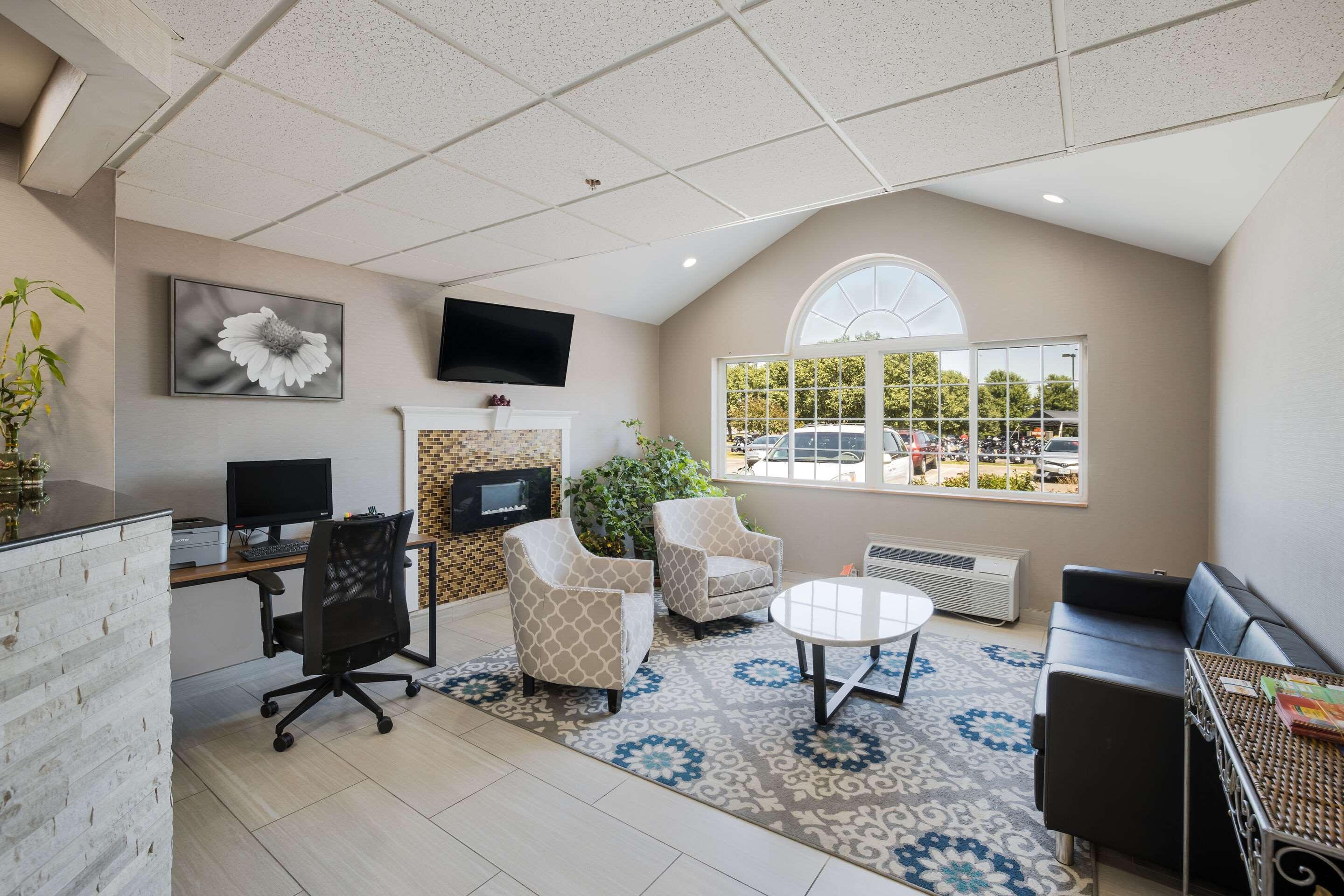 Sonesta Essential Hotel Blue Springs Exterior photo