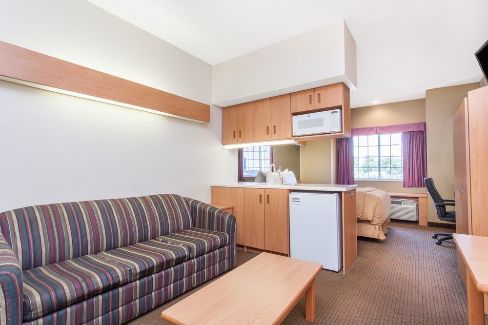 Sonesta Essential Hotel Blue Springs Exterior photo